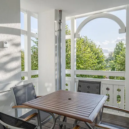 Apartment 622, Seepark *